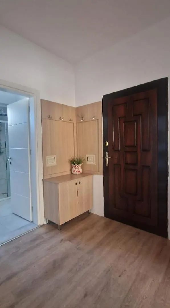 Osho Apartment Tiran